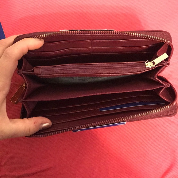 Wallet w/phone charger - Picture 3 of 4